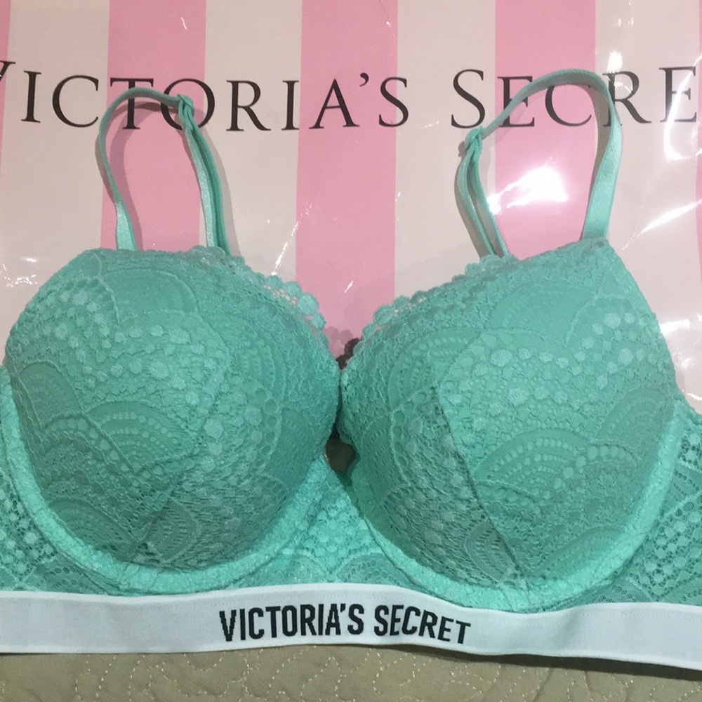 Victoria’s Secret Perfect Shape Logo Lace Bra size 34C